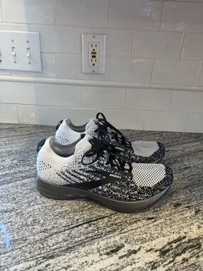 Men’s Brooks Levitate 3 Size 9.5